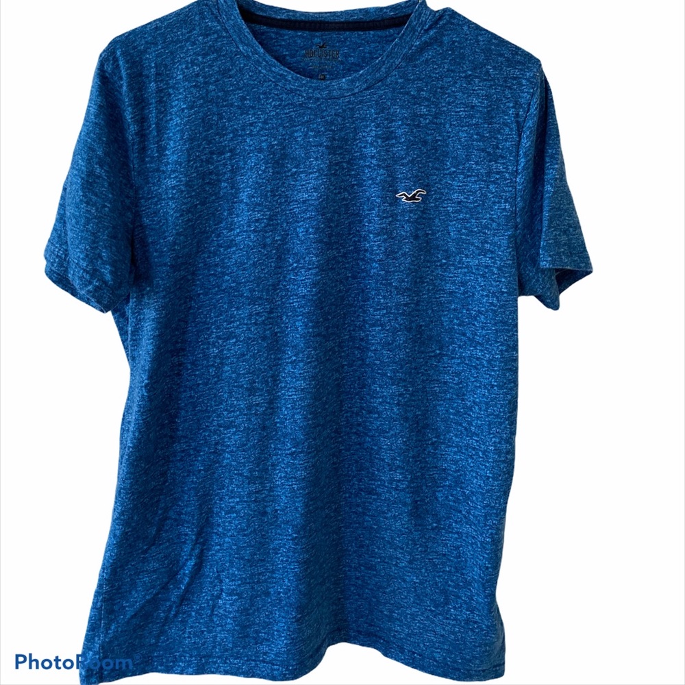 Like New condition Hollister T shirt